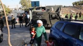 PASUKAN Israel menyerbu Desa Umm al-Kheir di daerah Masafer Yatta, sebelah selatan Hebron, Tepi Barat, dalam sebuah acara yang diadakan untuk memprotes kekerasan pemukim Israel pada 28 Juli 2026. (Xinhua)