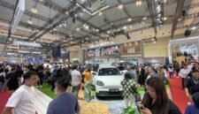 Para pengunjung mengamati mobil Chery Q dalam pameran GIIAS 2026 yang digelar di Tangerang, Provinsi Banten, pada 30 Juli hingga 9 Agustus 2026.[cherry]