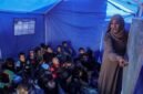 Para siswa mengikuti pelajaran di Sekolah Pendidikan Al-Shamal, yang terletak hanya 100 meter dari 
