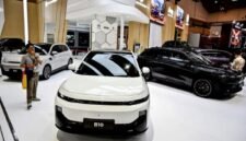 
PENGUNJUNG mendatangi stan merek otomotif China Leapmotor dalam press day GAIKINDO Indonesia International Auto Show (GIIAS) 2026 di Indonesia Convention Exhibition di Tangerang, Provinsi Banten, pada 29 Juli 2026. (Xinhua)