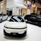 PENGUNJUNG mendatangi stan merek otomotif China Leapmotor dalam press day GAIKINDO Indonesia International Auto Show (GIIAS) 2026 di Indonesia Convention Exhibition di Tangerang, Provinsi Banten, pada 29 Juli 2026. (Xinhua)