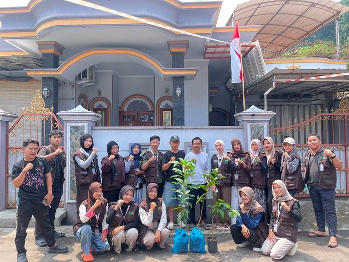 Perbaikan Lingkungan Dengan Cara Tanam Tanaman Berbuah [DE]