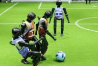 Robot-robot bertanding sepak bola dalam ajang World Robot Conference 2026 di Beijing, ibu kota China, pada 19 Agustus 2026. (Xinhua)