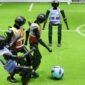 Robot-robot bertanding sepak bola dalam ajang World Robot Conference 2026 di Beijing, ibu kota China, pada 19 Agustus 2026. (Xinhua)