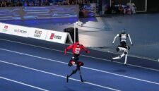 Lomba Lari Robot yang di gelar di Beijing [RA]