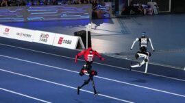 Lomba Lari Robot yang di gelar di Beijing [RA]