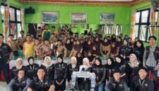 Mahasiswa KKN UIN Raden Intan bersama siswa SMP 13 Bandarlampung [Eko]