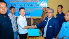 Ketua JMSI Tulangbawang, Suhirman terima SK Pengurus dan Ketua Pengda JMSI Lampung Ahmad Novriwan di Tulangbawang {SJ]