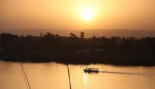 
Foto yang diabadikan memperlihatkan sebuah perahu di Sungai Nil, Kegubernuran Luxor, Mesir. [Xinhua]