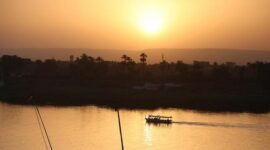 
Foto yang diabadikan memperlihatkan sebuah perahu di Sungai Nil, Kegubernuran Luxor, Mesir. [Xinhua]