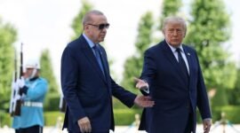 Presiden Turkiye Recep Tayyip Erdogan (kiri) bertemu dengan Presiden Amerika Serikat (AS) Donald Trump di Kompleks Kepresidenan di Ankara, Turkiye, pada 7 Juli 2026. (Xin)
