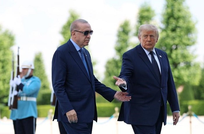 Presiden Turkiye Recep Tayyip Erdogan (kiri) bertemu dengan Presiden Amerika Serikat (AS) Donald Trump di Kompleks Kepresidenan di Ankara, Turkiye, pada 7 Juli 2026. (Xin)