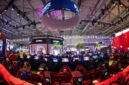 Para pengunjung memainkan gim Fortnite dalam ajang Gamescom 2026 di Cologne, Jerman, pada 26 Agustus 2026. (Xinhua)