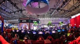 
Para pengunjung memainkan gim Fortnite dalam ajang Gamescom 2026 di Cologne, Jerman, pada 26 Agustus 2026. (Xinhua)
