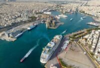 Foto dokumentasi dari udara yang diabadikan pada 26 Juli 2023 ini memperlihatkan pemandangan Pelabuhan Piraeus di Yunani. (Xin)