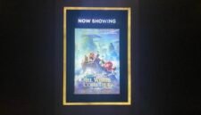 Foto yang diabadikan pada 8 September 2026 ini menunjukkan poster film Tiongkok