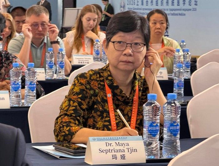 Maya Septriana Tjin, ketua Perkumpulan Pendidikan Tinggi Kesehatan Tradisional Indonesia (PPTKTI) sekaligus profesor di Universitas Airlangga, menghadiri upacara pembukaan Forum Pengobatan Tradisional SCO 2026 di Nanchang, Provinsi Jiangxi, Tiongkok timur, pada 17 September 2026. (Xinhua)