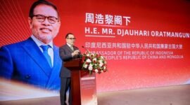 
Duta Besar Republik Indonesia untuk Tiongkok dan Mongolia Djauhari Oratmangun berbicara dalam Forum Peluang Investasi Strategis Indonesia-Tiongkok pada 18 September 2026. (Xinhua)
