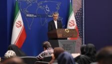 
Esmaeil Baghaei, juru bicara Kementerian Luar Negeri Iran, menghadiri taklimat pers di Teheran, Iran, pada 24 Agustus 2026. (Xinhua)