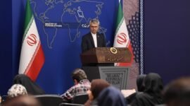 
Esmaeil Baghaei, juru bicara Kementerian Luar Negeri Iran, menghadiri taklimat pers di Teheran, Iran, pada 24 Agustus 2026. (Xinhua)