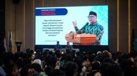 GUBERNUR Lampung saat berada di tengah mahasiswa Universitas Indonesia Mandiri Lampung Selatan [Ist]