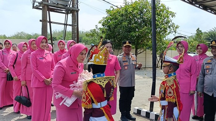 Ibu Bhayangkari Polda Lampung Berkunjung ke Mesuji [Nr]
