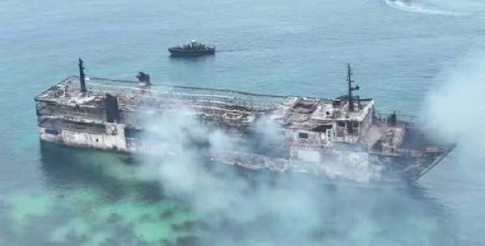 Kapal Filipinan yang terbakar [NHK]