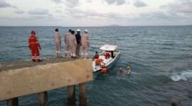 
Foto yang diabadikan pada 16 September 2026 ini menunjukkan sebuah perahu penyelamatan milik International Green Industrial Park (IGIP) dikerahkan untuk menyelamatkan sejumlah korban yang perahunya terbalik di laut di Provinsi Sulawesi Tengah. (Xinhua)