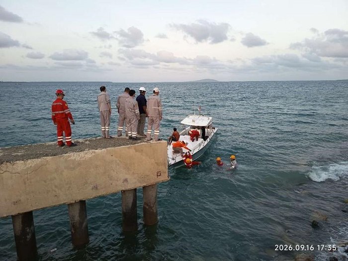 
Foto yang diabadikan pada 16 September 2026 ini menunjukkan sebuah perahu penyelamatan milik International Green Industrial Park (IGIP) dikerahkan untuk menyelamatkan sejumlah korban yang perahunya terbalik di laut di Provinsi Sulawesi Tengah. (Xinhua)