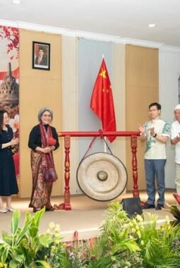 Menjelajahi Indonesia melalui Bahasa Mandarin