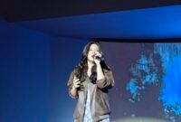 Beatrice Faustina Jesslyn, pelajar Indonesia berusia 19 tahun, tampil dalam acara malam Festival Pertengahan Musim Gugur yang diselenggarakan di Universitas Tianjin, Tiongkok utara, pada 24 September 2026. (Xinhua)