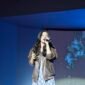 Beatrice Faustina Jesslyn, pelajar Indonesia berusia 19 tahun, tampil dalam acara malam Festival Pertengahan Musim Gugur yang diselenggarakan di Universitas Tianjin, Tiongkok utara, pada 24 September 2026. (Xinhua)