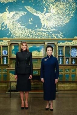 Peng Liyuan-Melania Trump Kunjungi Museum Nasional