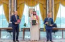 PUTRA Mahkota sekaligus Perdana Menteri Arab Saudi Mohammed bin Salman bin Abdulaziz al-Saud (tengah), Presiden Turkiye Recep Tayyip Erdogan (kiri), dan Perdana Menteri Pakistan Muhammad Shehbaz Sharif berfoto bersama setelah penandatanganan Perjanjian Pertahanan Bersama Makkah di Makkah, Arab Saudi, pada 7 Agustus 2026. (Saudi Press Agency/Xinhua)