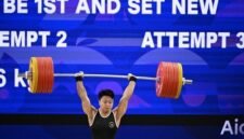 Lifter Indonesia Rahmat Erwin Abdullah berlaga dalam final nomor 75 kg putra cabang olahraga angkat besi di ajang Asian Games ke-20 Aichi-Nagoya 2026 di Nagoya, Jepang, pada 26 September 2026. Rahmat penyumbang medali emas kedua buat Indonesia (Xinhua)