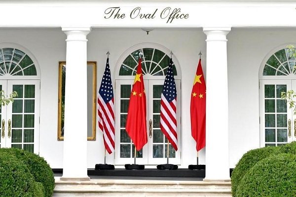 Presiden Amerika Serikat (AS) Donald Trump menggelar upacara penyambutan bagi Presiden Tiongkok Xi Jinping, yang sedang melakukan kunjungan kenegaraan ke AS, di Gedung Putih, Washington DC, AS, pada 24 September 2026. (Xinhua)