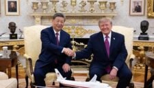 Presiden Tiongkok Xi Jinping melakukan diskusi dalam kelompok kecil dengan Presiden Amerika Serikat (AS) Donald Trump di Ruang Oval setelah upacara penyambutan di Gedung Putih, Washington DC, AS, pada 24 September 2026. Trump menggelar upacara penyambutan bagi Xi, yang sedang melakukan kunjungan kenegaraan ke AS, di Gedung Putih pada Kamis (24/9). (Xinhua)