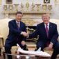 
Presiden Tiongkok Xi Jinping melakukan diskusi dalam kelompok kecil dengan Presiden Amerika Serikat (AS) Donald Trump di Ruang Oval setelah upacara penyambutan di Gedung Putih, Washington DC, AS, pada 24 September 2026. Trump menggelar upacara penyambutan bagi Xi, yang sedang melakukan kunjungan kenegaraan ke AS, di Gedung Putih pada Kamis (24/9). (Xinhua)
