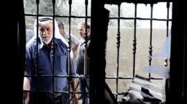 Warga Palestina memeriksa kerusakan yang disebabkan oleh para pemukim Israel di Masjid Nur al-Din Zanki di Kota Nablus, Tepi Barat, pada 1 September 2026. (Xinhua)
