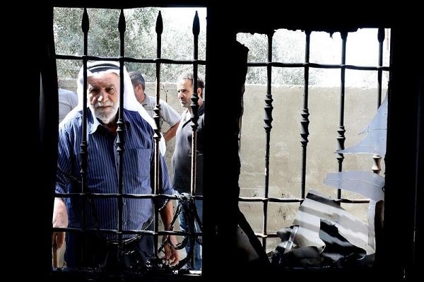 Warga Palestina memeriksa kerusakan yang disebabkan oleh para pemukim Israel di Masjid Nur al-Din Zanki di Kota Nablus, Tepi Barat, pada 1 September 2026. (Xinhua)