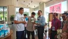 Para pejabat desa dari Indonesia mengunjungi Perkebunan Kopi Puteng di Desa Chengganhe di Puwen, Kota Jinghong, Provinsi Yunnan, Tiongkok barat daya, pada 12 September 2026. (Xinhua)