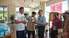 
Para pejabat desa dari Indonesia mengunjungi Perkebunan Kopi Puteng di Desa Chengganhe di Puwen, Kota Jinghong, Provinsi Yunnan, Tiongkok barat daya, pada 12 September 2026. (Xinhua)