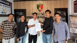 Jurnalis Simpulindonesia.com melaporkan penanggung jawab PT Gerbang Multi Sejahtera (GMS), Muhamad Aris alias Pongki, ke Polda Sultra.
