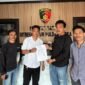 Jurnalis Simpulindonesia.com melaporkan penanggung jawab PT Gerbang Multi Sejahtera (GMS), Muhamad Aris alias Pongki, ke Polda Sultra.
