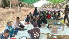 Jajaran Sat Binmas Polres Mesuji melaksanakan Patroli Sambang, Monitoring, dan Kegiatan Rutin Yang Ditingkatkan (KRYD) dalam rangka Bintibmas serta Pengamanan Pasca Aksi Pendudukan Lahan oleh Masyarakat di PT. Pematang Agri Lestari (PAL) Desa Suka Agung [Nr]