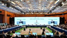 Foto yang diabadikan pada 20 Oktober 2026 ini memperlihatkan suasana dalam Pertemuan Menteri Keuangan Kerja Sama Ekonomi Asia-Pasifik (APEC) di Hong Kong, Tiongkok sSelatan. (Xinhua)