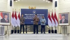 BAKOM RI Syahganda Nainggolan pada acara serah terima jabatan. Jarak Negara-Masyarakat Harus Lebih Dekat [RA]