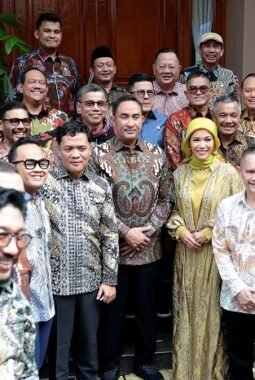 Komisi 3 Berkunjung ke Rumah Kapolri Baru, Bawa 7 ‘Oleh-oleh’