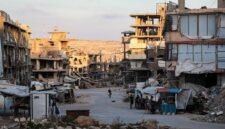 Warga Palestina yang mengungsi terlihat di kamp pengungsi Jabalia, Jalur Gaza utara, pada 14 Oktober 2026. (Xinhua)