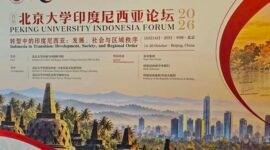 Papan informasi mengenai Forum Indonesia Universitas Peking 2026 terlihat di Universitas Peking di Beijing, ibu kota Tiongkok. (Xinhua)